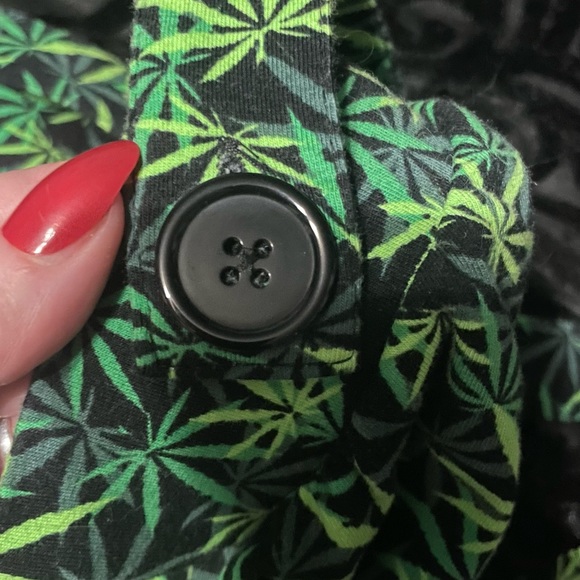 Cute green happy plant skirt - Picture 2 of 6